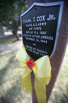 Baylor memorial lamppost