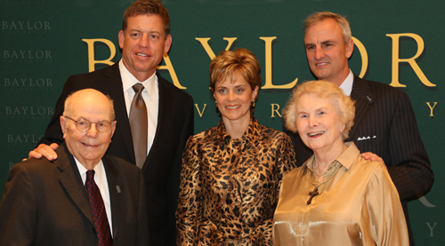 Troy Aikman, Kim Mulkey and Trey Wingo with John and Marie Chiles