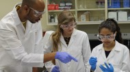 Biology students dig into methods for fighting antibiotic-resistant pathogens