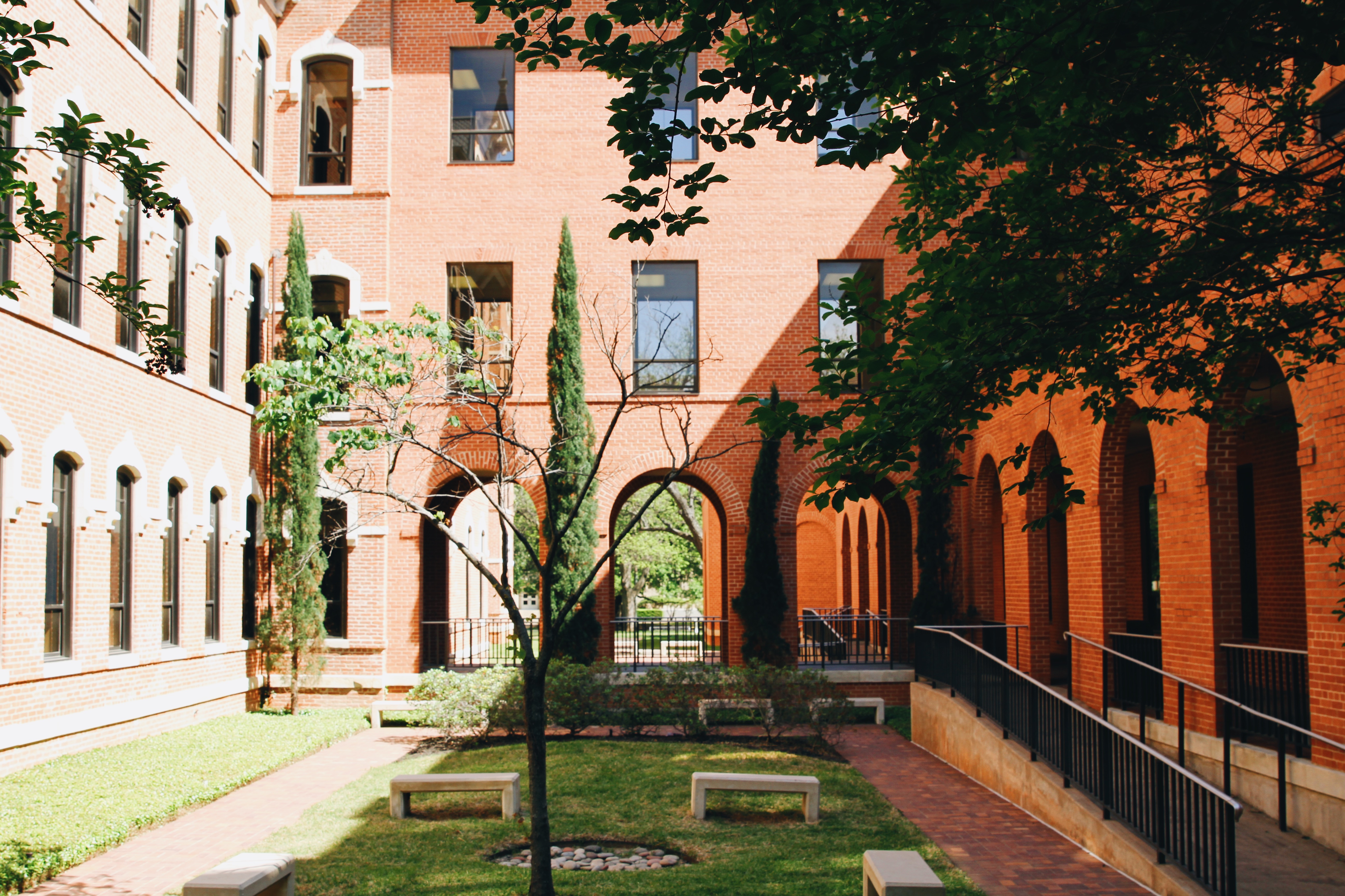 The courtyard between Old Main and Draper