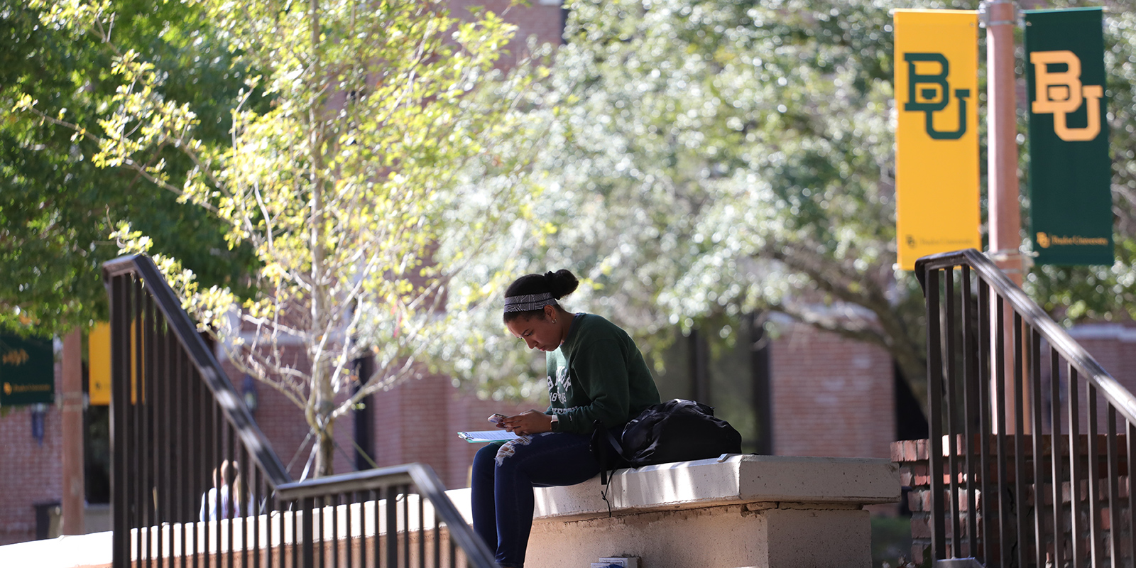 a Baylor student studying in Burleson Quadrangle
