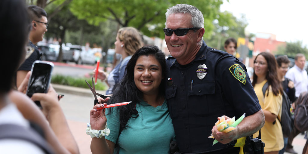 A Baylor student poses with a Baylor police officer 