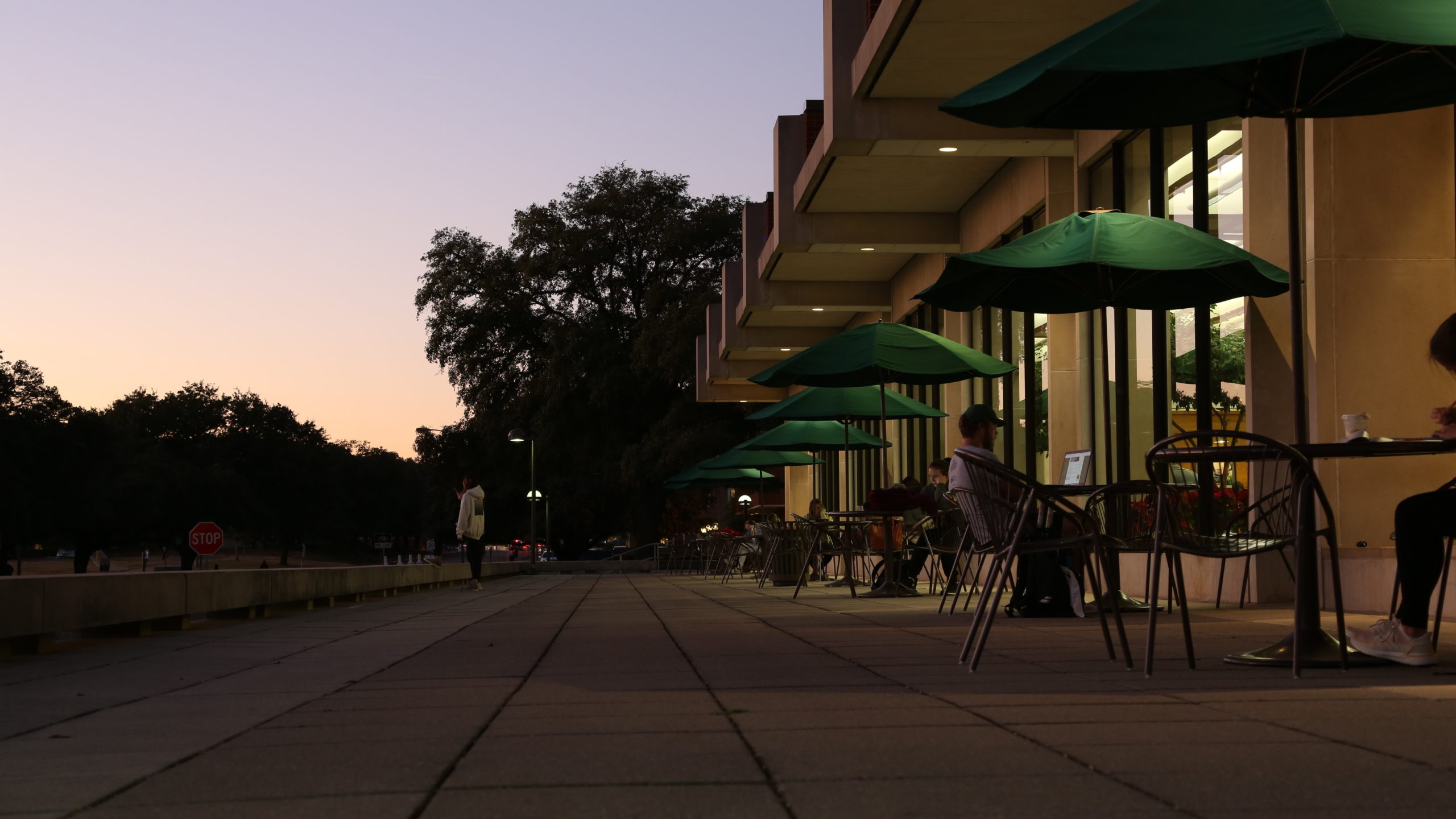 Moody Library's outdoor patio at dusk