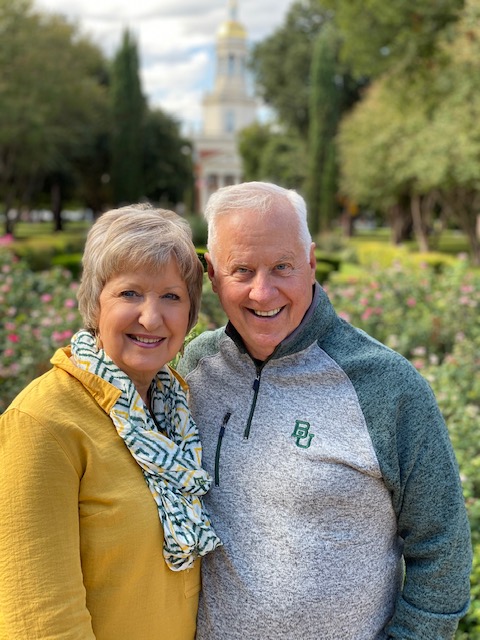 Pamela and Mike Worley pose in front of Pat Neff Hall