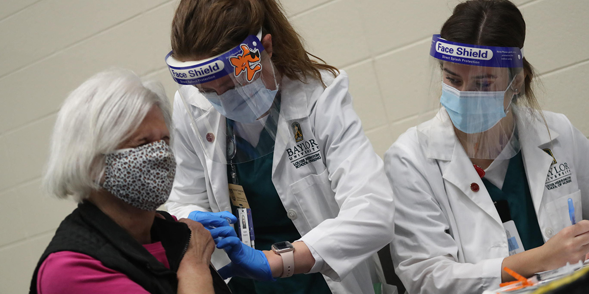 Baylor nursing students help with COVID-19 vaccination