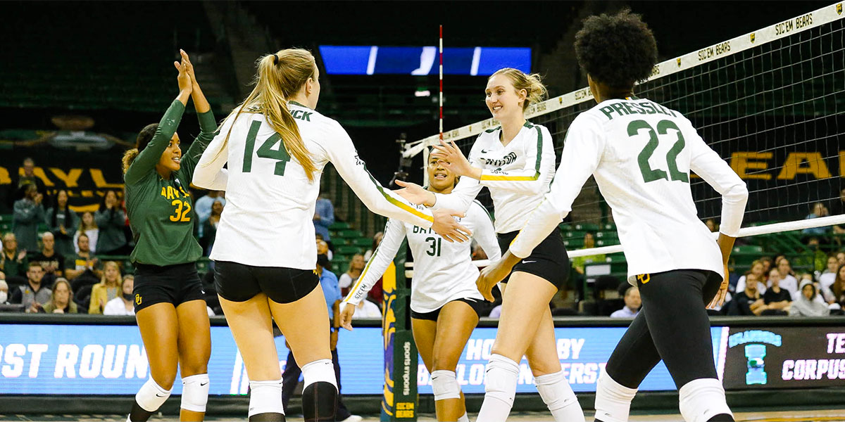 Baylor volleyball players celebrating a point