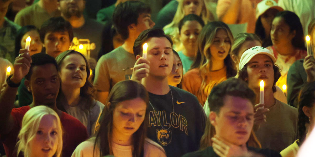 Baylor students worshipping by candlelight during Welcome Week