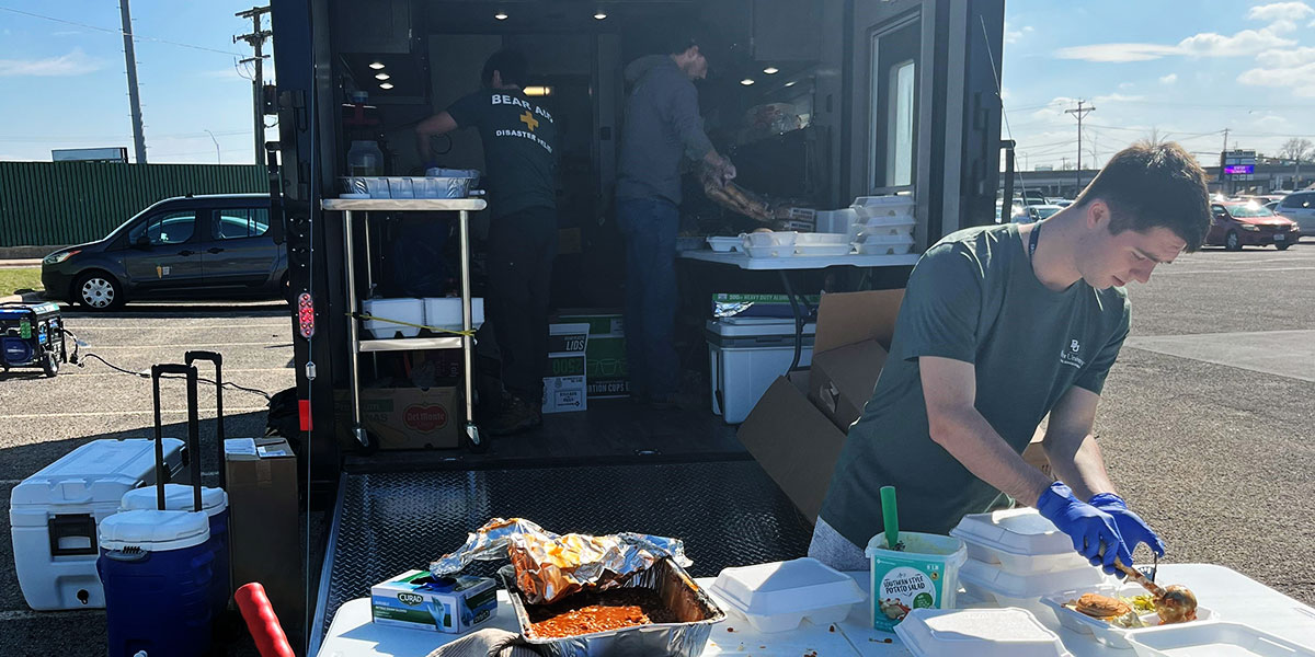 Baylor student volunteers prepare meals as part of BearAid