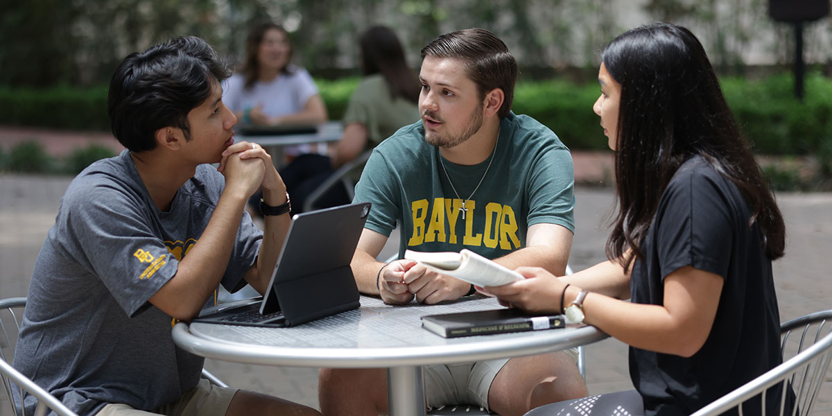 Baylor students gather outside for conversation.