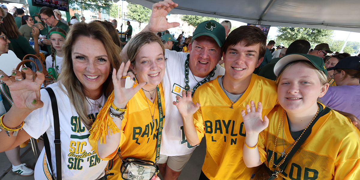 A family together at Baylor Family Weekend 2025