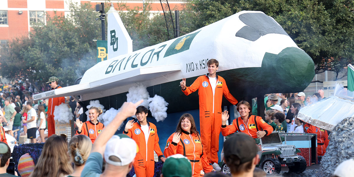 A space-themed float in the Baylor Homecoming Parade